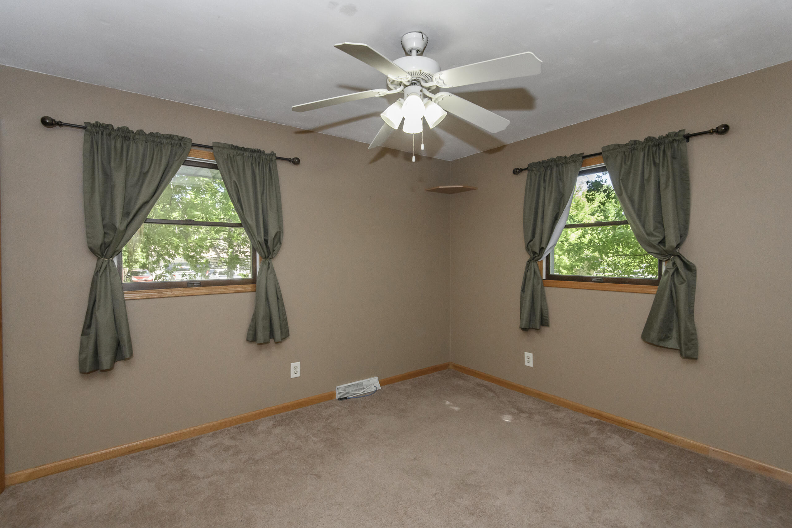 705 Fox Knoll Drive Rochester, WI 53185 - Photo 21 of 52 705 Fox Knoll-30