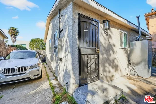 $749,000 | 916 East 68th Street, Inglewood, CA 90302