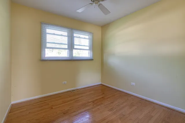 $299,900 | 36661 North Oakwood Drive, Lake Villa, IL 60046