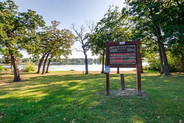 $299,900 | 36661 North Oakwood Drive, Lake Villa, IL 60046