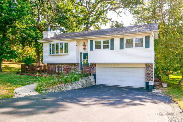 $299,900 | 36661 North Oakwood Drive, Lake Villa, IL 60046