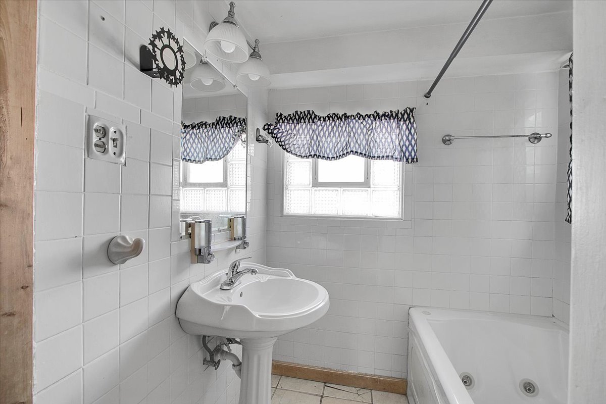 321 West 114th Street Chicago, IL 60628 - Photo 13 of 30