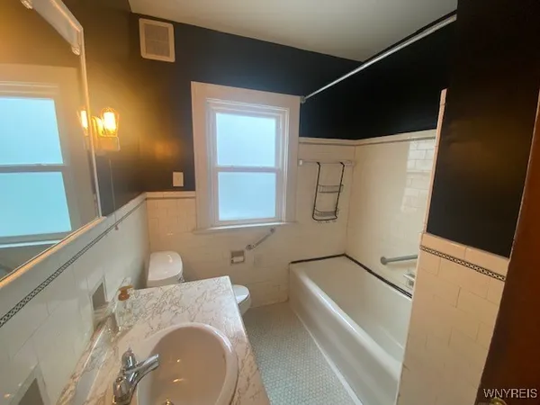 $1,495 | 27 Henley Road, Buffalo, NY 14216