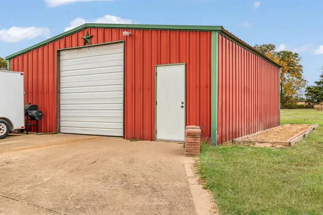 a view of a backyard with a backyard