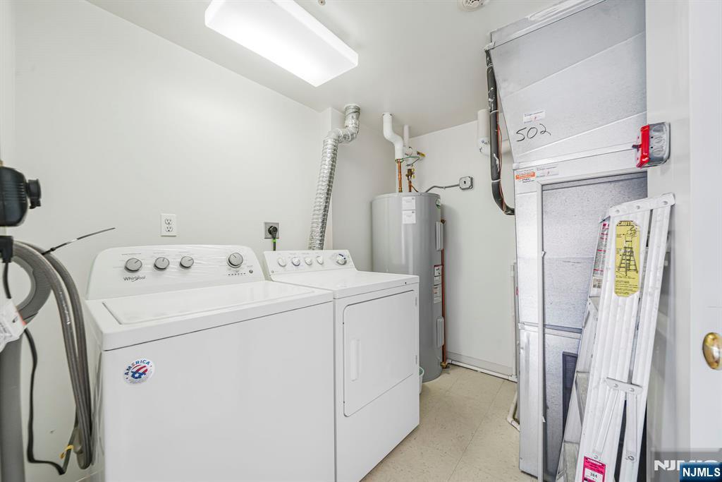 502 Smith Court, Unit R502 Edgewater, NJ 07020 - Photo 15 of 31