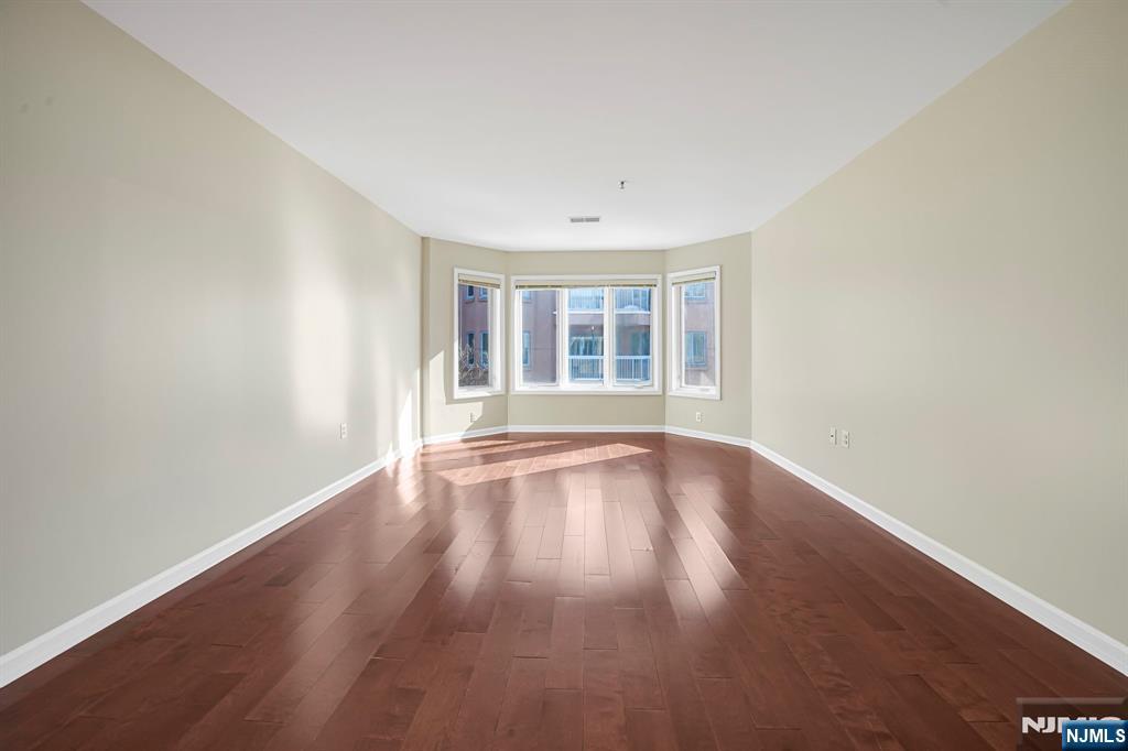 502 Smith Court, Unit R502 Edgewater, NJ 07020 - Photo 20 of 31