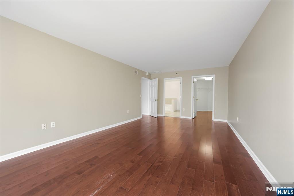 502 Smith Court, Unit R502 Edgewater, NJ 07020 - Photo 21 of 31