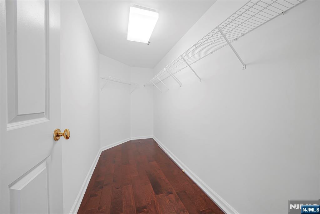 502 Smith Court, Unit R502 Edgewater, NJ 07020 - Photo 22 of 31