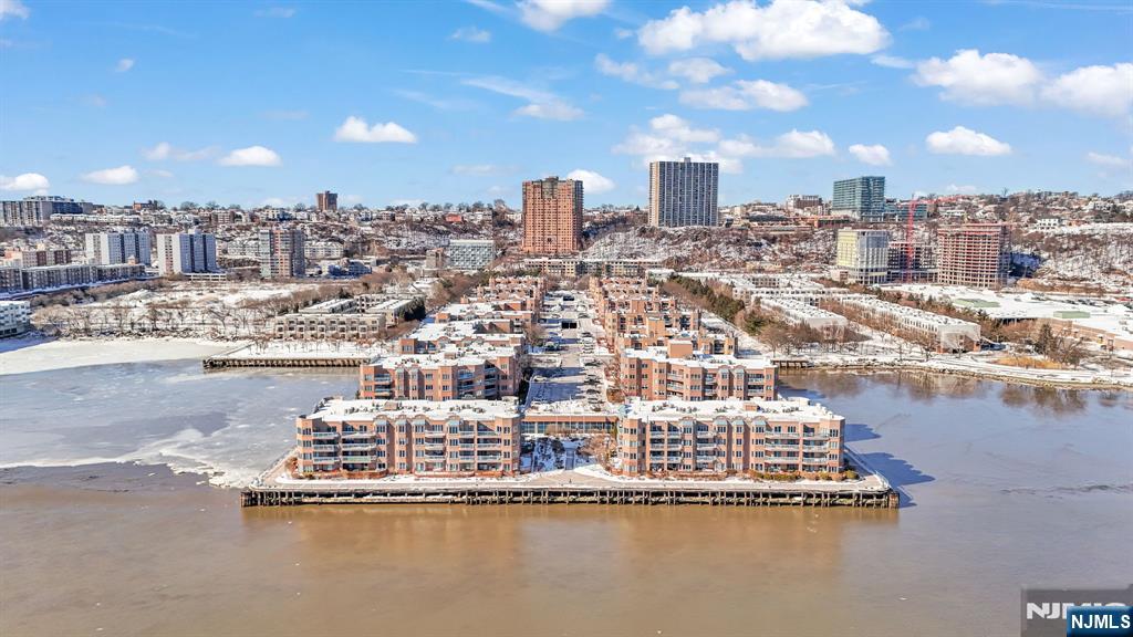 502 Smith Court, Unit R502 Edgewater, NJ 07020 - Photo 28 of 31