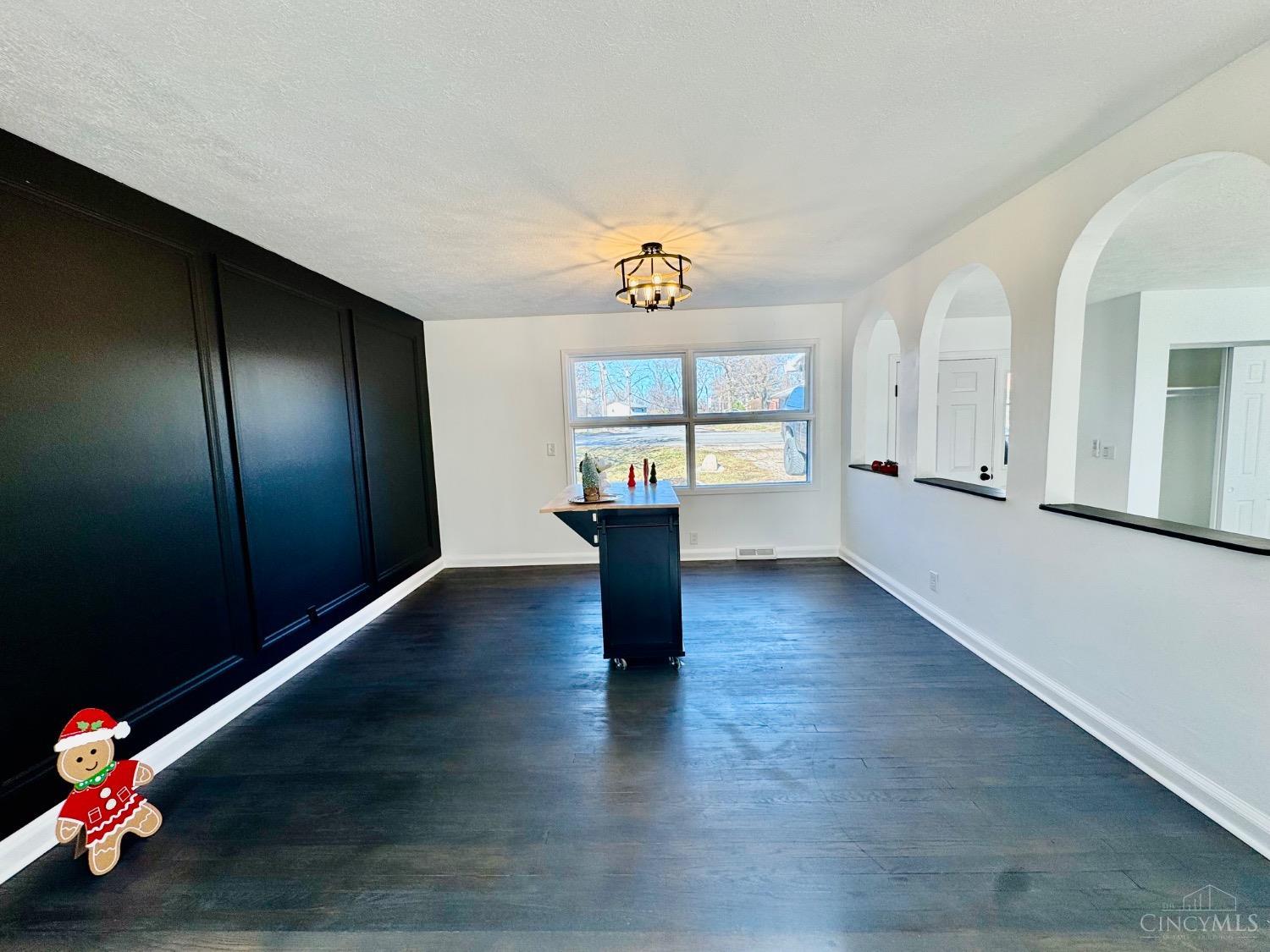 2993 Compton Road Cincinnati, OH 45251 - Photo 6 of 28