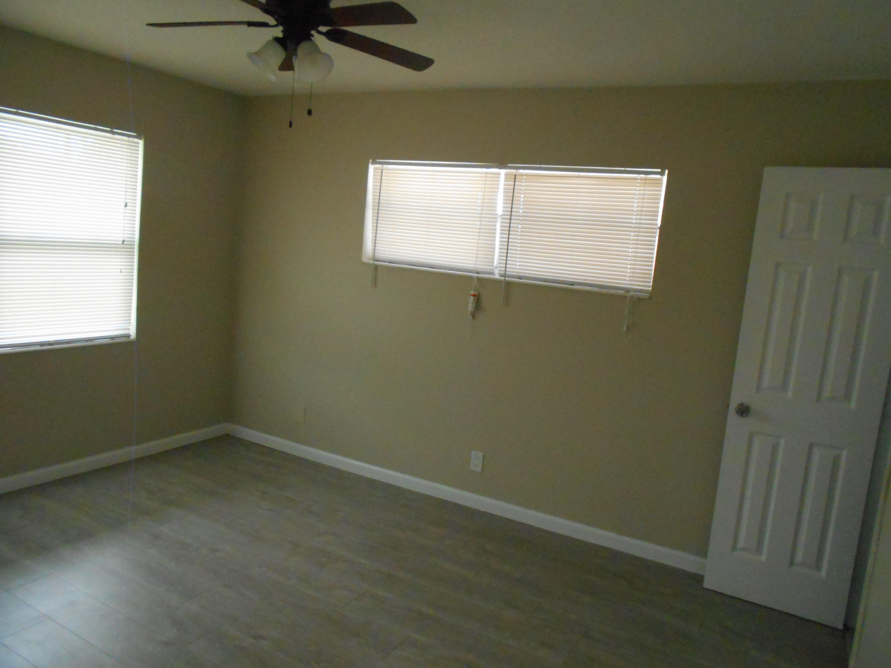 1472 West 35th Street Riviera Beach, FL 33404 - Photo 5 of 10 DSCN0962