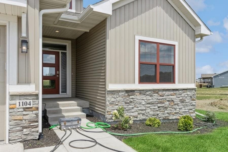 1104 High Rdg Trail Solon, IA 52333 - Photo 2 of 44 Gallery Image 2