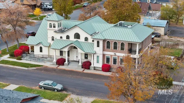 $750,000 | 200 8th Avenue North, Buhl, ID 83316