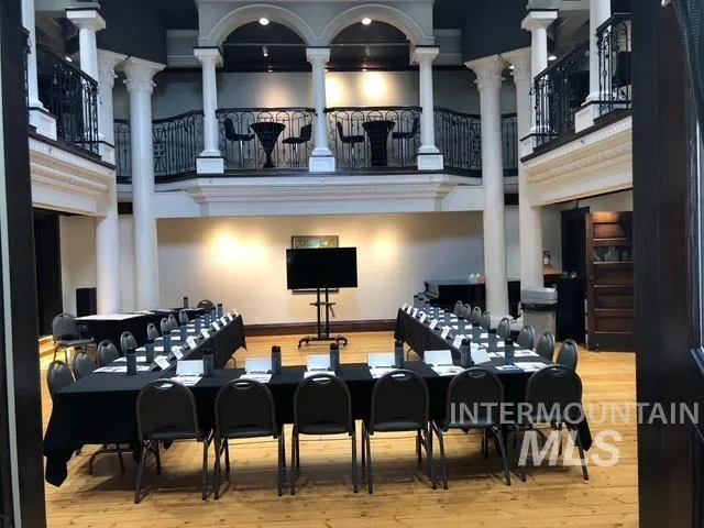 $750,000 | 200 8th Avenue North, Buhl, ID 83316