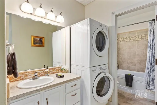 $600,000 | 200 8th Avenue North, Buhl, ID 83316