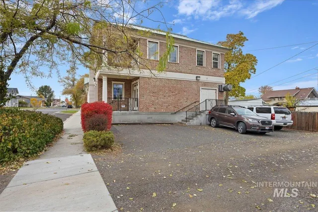 $750,000 | 200 8th Avenue North, Buhl, ID 83316