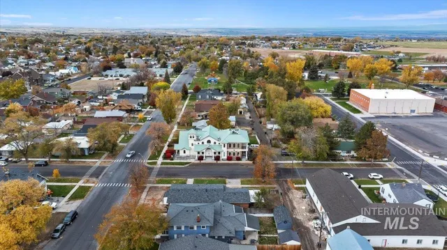 $750,000 | 200 8th Avenue North, Buhl, ID 83316