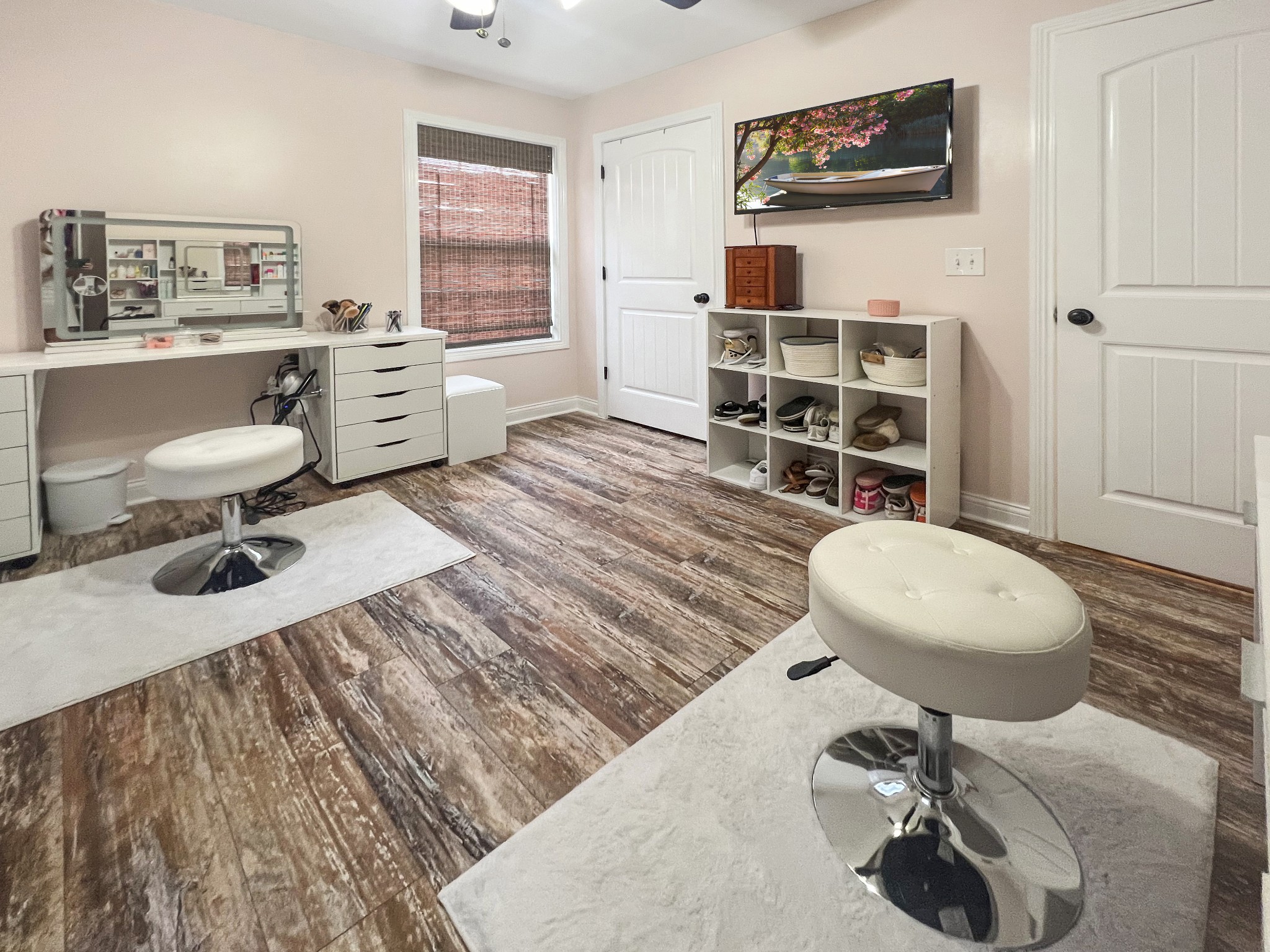 319 Wynns Ferry Road Dover, TN 37058 - Photo 20 of 27 a living room with hard wood flooring and furniture