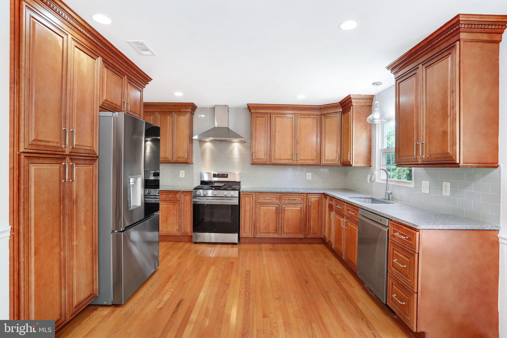 124 Environs Road Sterling, VA 20165 - Photo 8 of 62