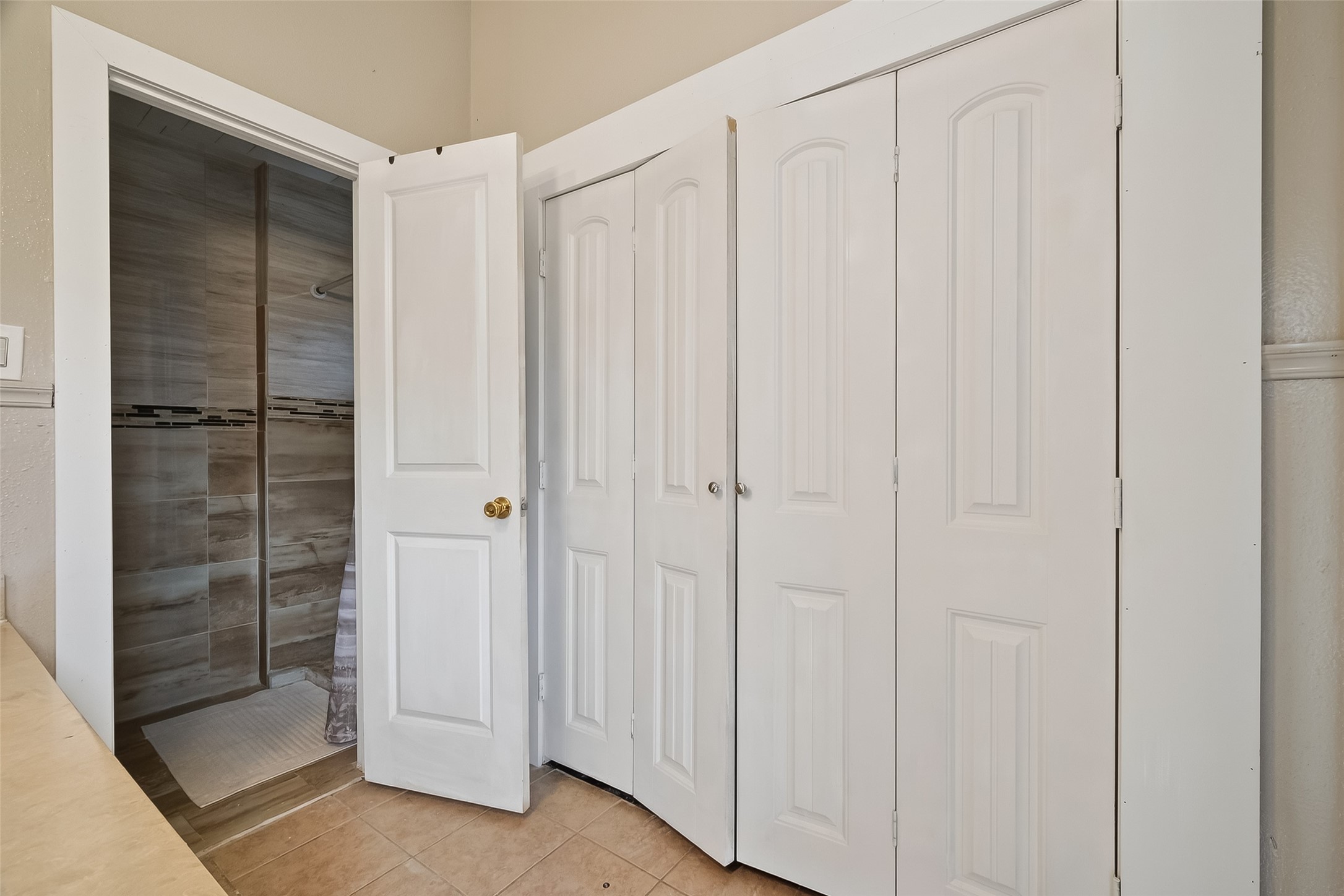 9718 Whitepost Lane Houston, TX 77086 - Photo 16 of 18 a view of a bathroom