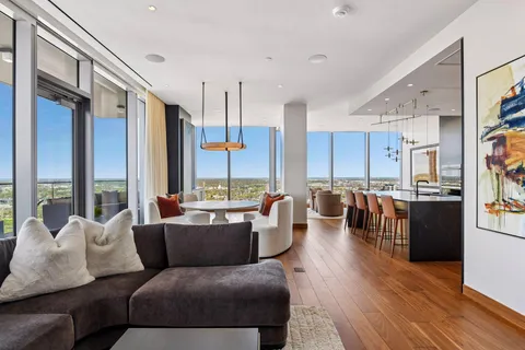 $3,300,000 | 255 Hennepin Avenue, Unit 3303, Minneapolis, MN 55401