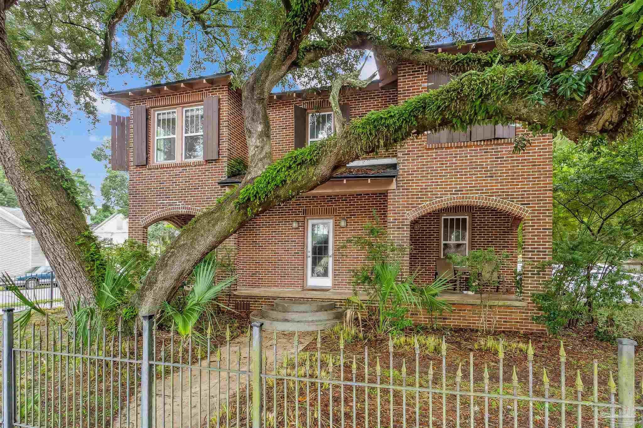 401 North Barcelona St  