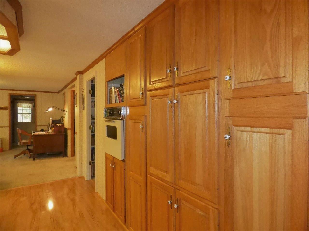 1500 Queens Branch Road Rogue River, OR 97537 - Photo 11 of 40 Kitchen cabinets - Southern Oregon Home