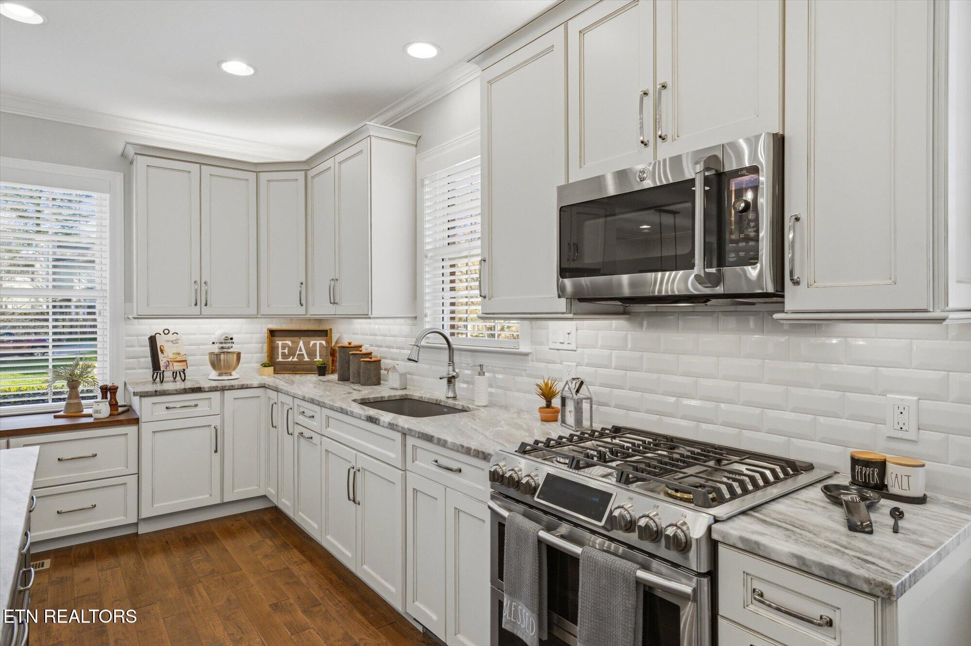 5804 Rosedown Court Knoxville, TN 37918 - Photo 4 of 58 32-5804-Rosedown-Ct-Knoxville-TN-32