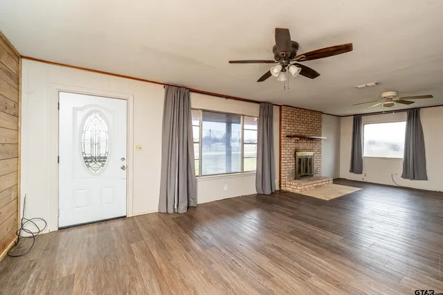 a view of a storage & utility room