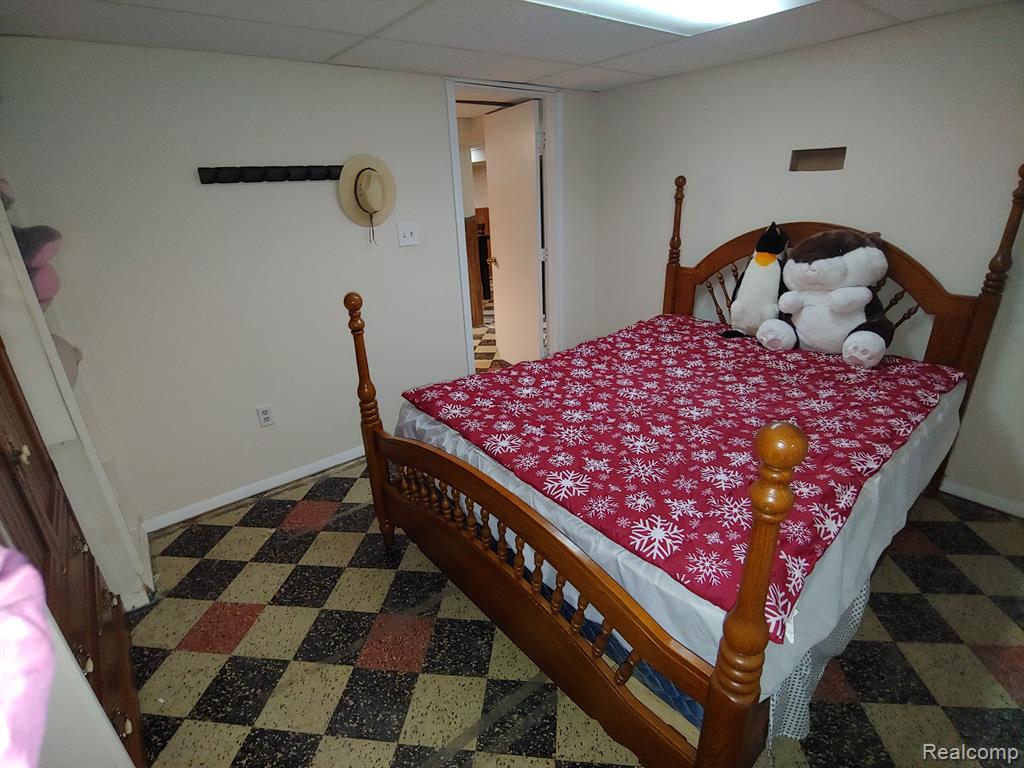 17354 Rougeway Street Livonia, MI 48152 - Photo 15 of 17 Gallery Image 15