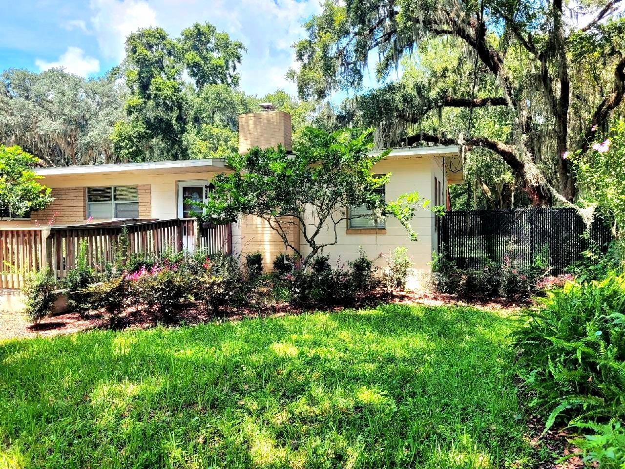 930 Highway 16 St. Augustine, FL 32084 - Photo 9 of 27 a front view of a house with garden