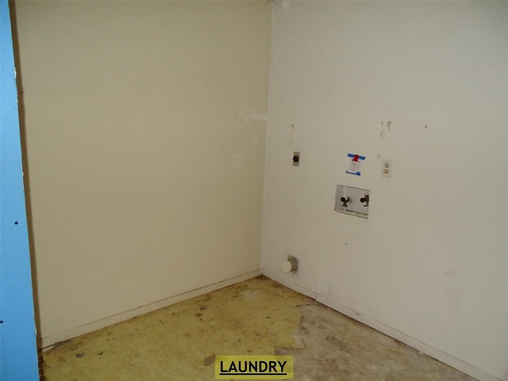 908 Brookside Street Sweetwater, TX 79556 - Photo 13 of 20 a view of small space