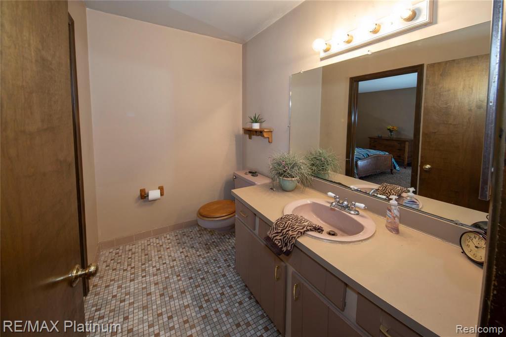 4750 Vines Road Howell, MI 48843 - Photo 22 of 35