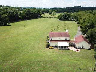 1102 Center Point Road Hendersonville, TN 37075 - Photo 27 of 30 a swimming pool with mountain view