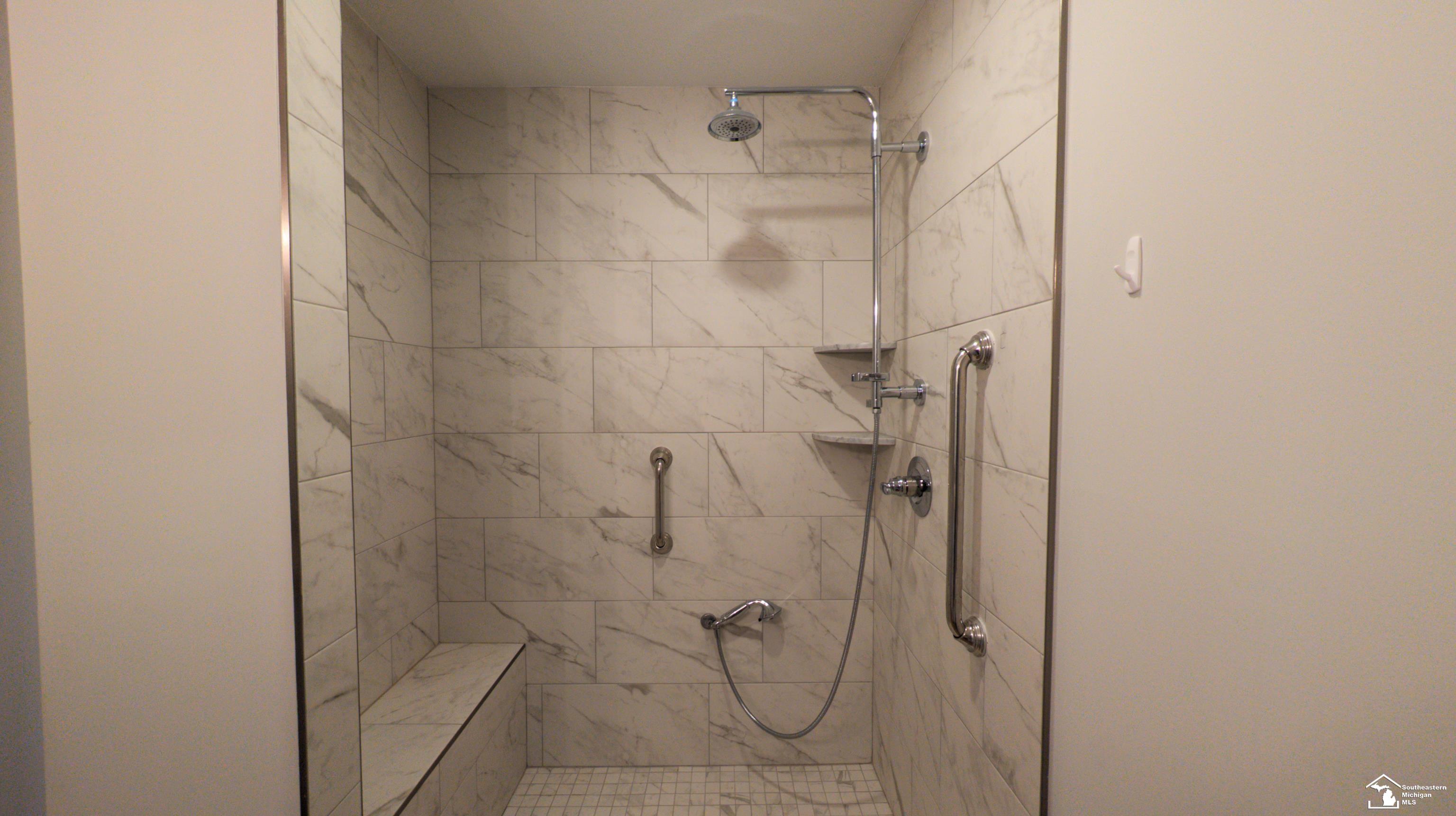5203 Volterra Drive Monroe, MI 48161 - Photo 18 of 20 50201288-05988e8d-25cb-474d-836f-674087707856.JPG