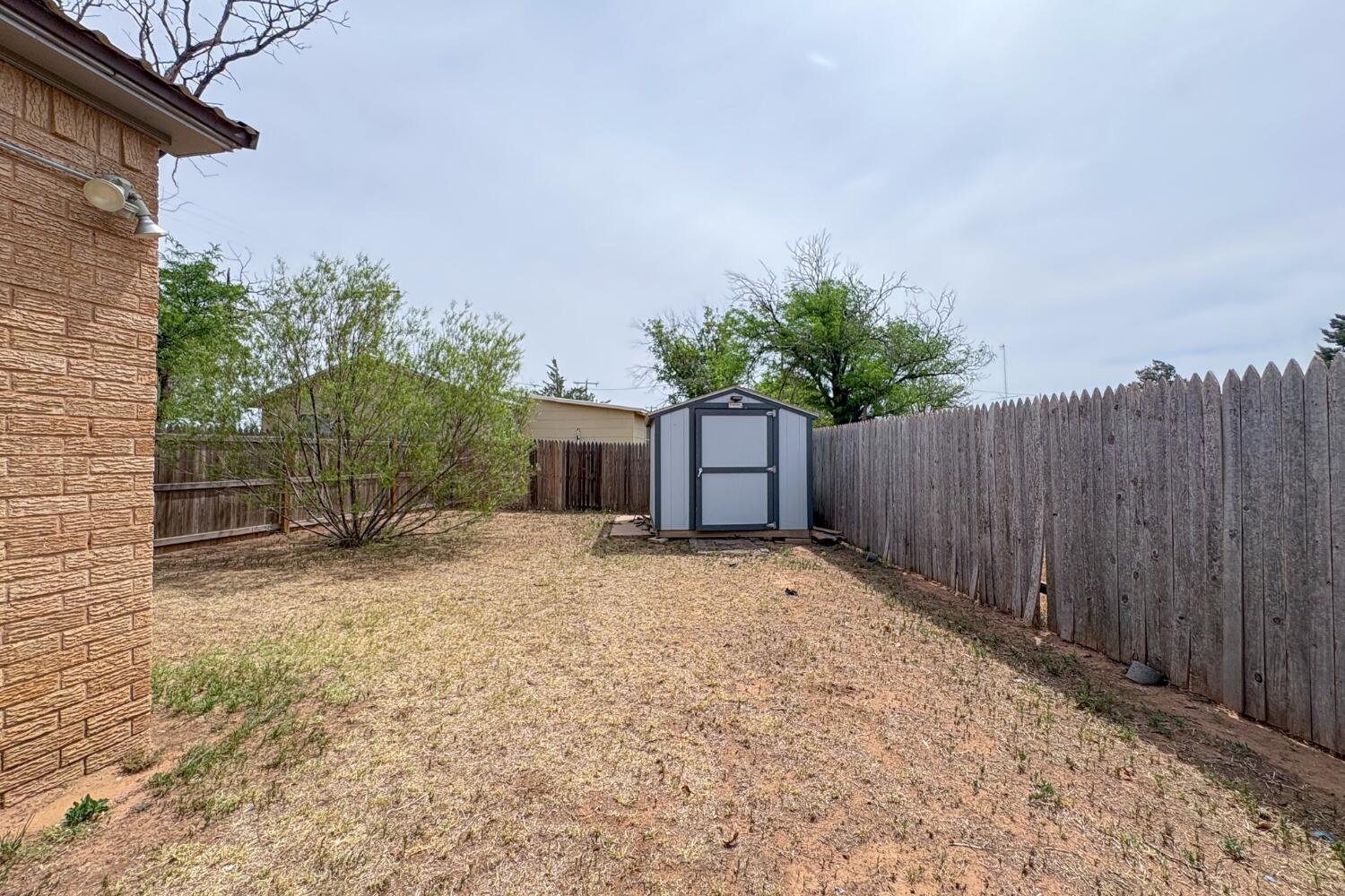 809 West 5th Street Wolfforth, TX 79382 - Photo 22 of 23 a backyard of a house with plants and trees
