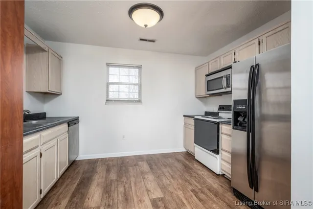 $199,500 | 303 Colonial Club Drive, New Albany, IN 47150