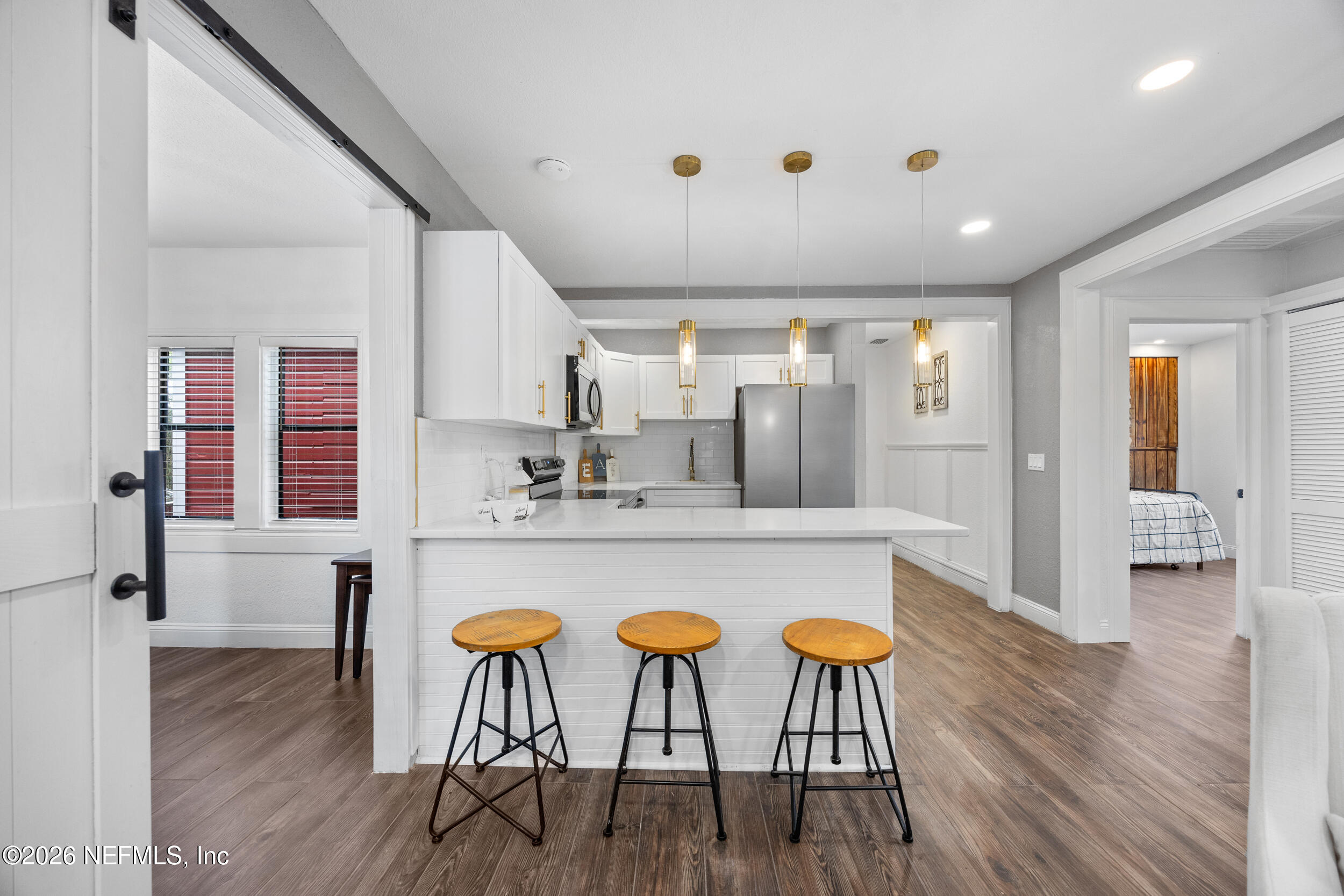 Gorgeous Kitchen w NEW Quartz Counters!