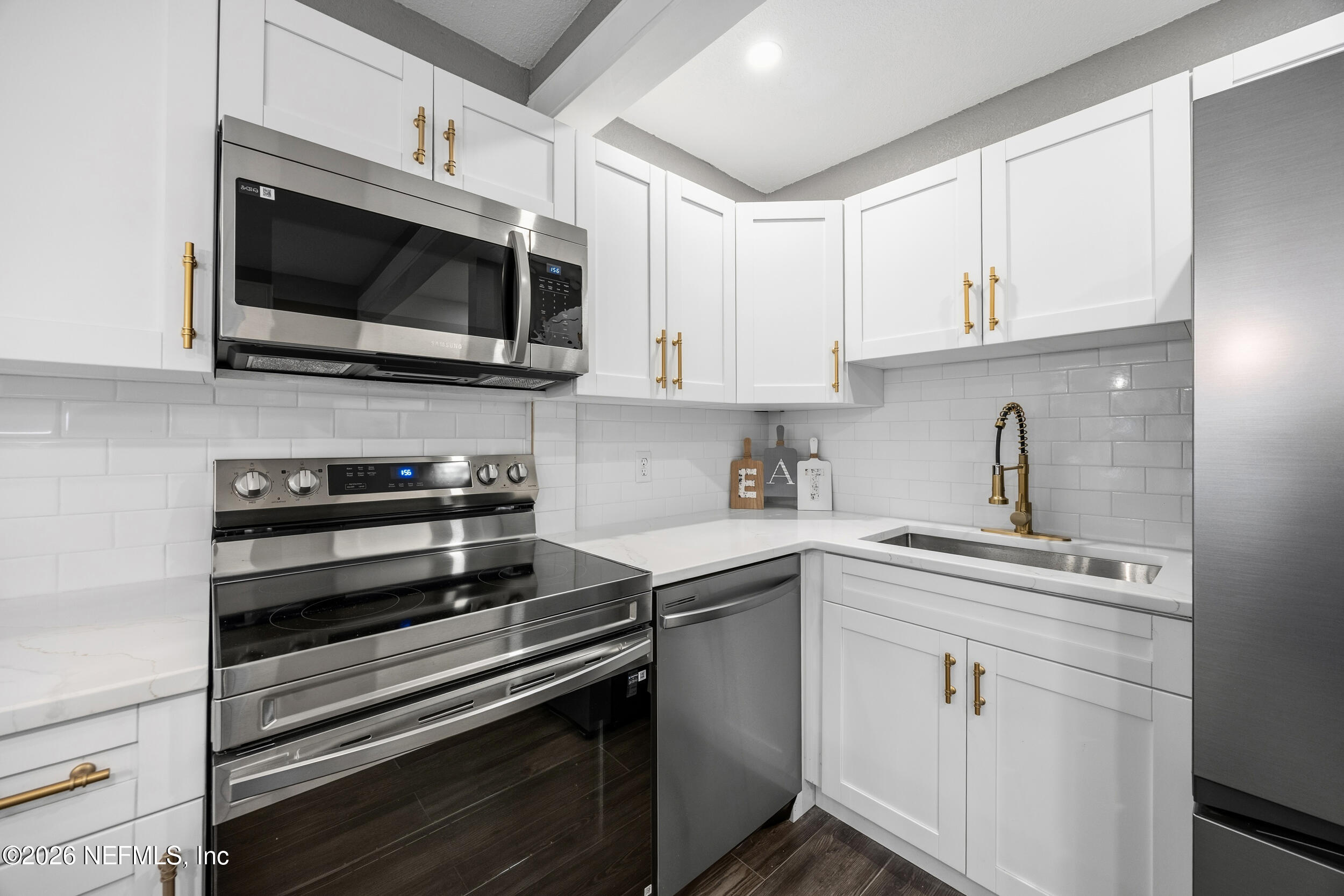 136 Washington Street St. Augustine, FL 32084 - Photo 13 of 37 White Shaker-Style Cabinetry