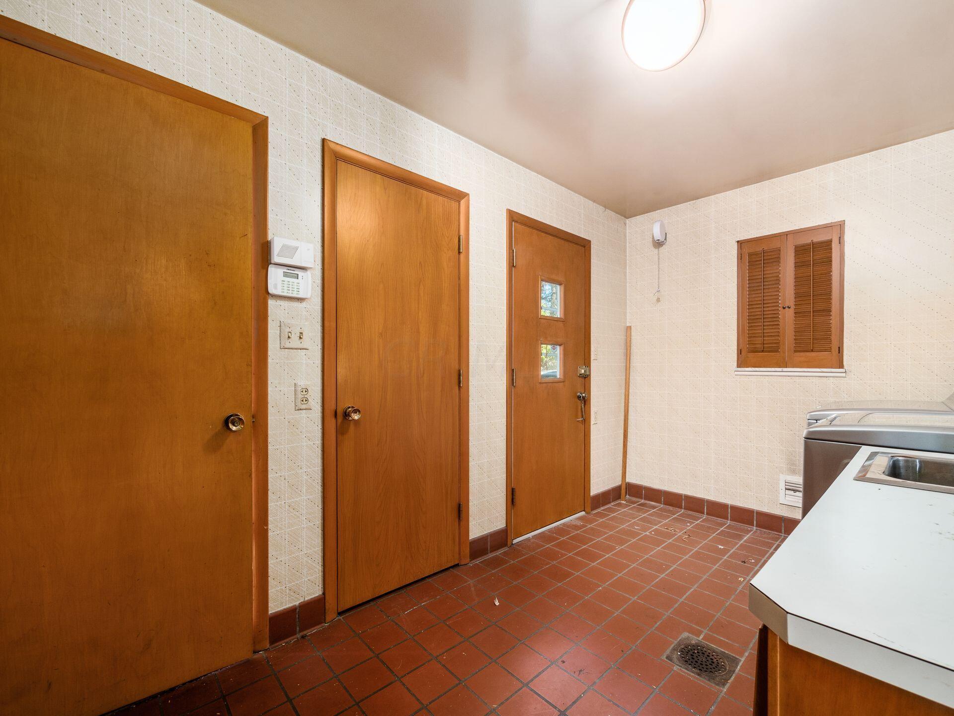 638 Indian Mound Road Columbus, OH 43213 - Photo 23 of 42 022_38_N 638 Indian Mound 047
