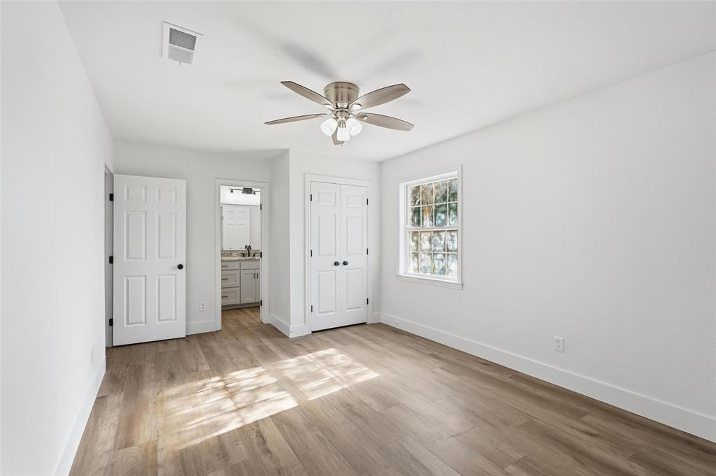 9938 John Flowers Road Wills Point, TX 75169 - Photo 18 of 40 2nd primary with light wood-style flooring, ensuite, a closet, and a ceiling fan