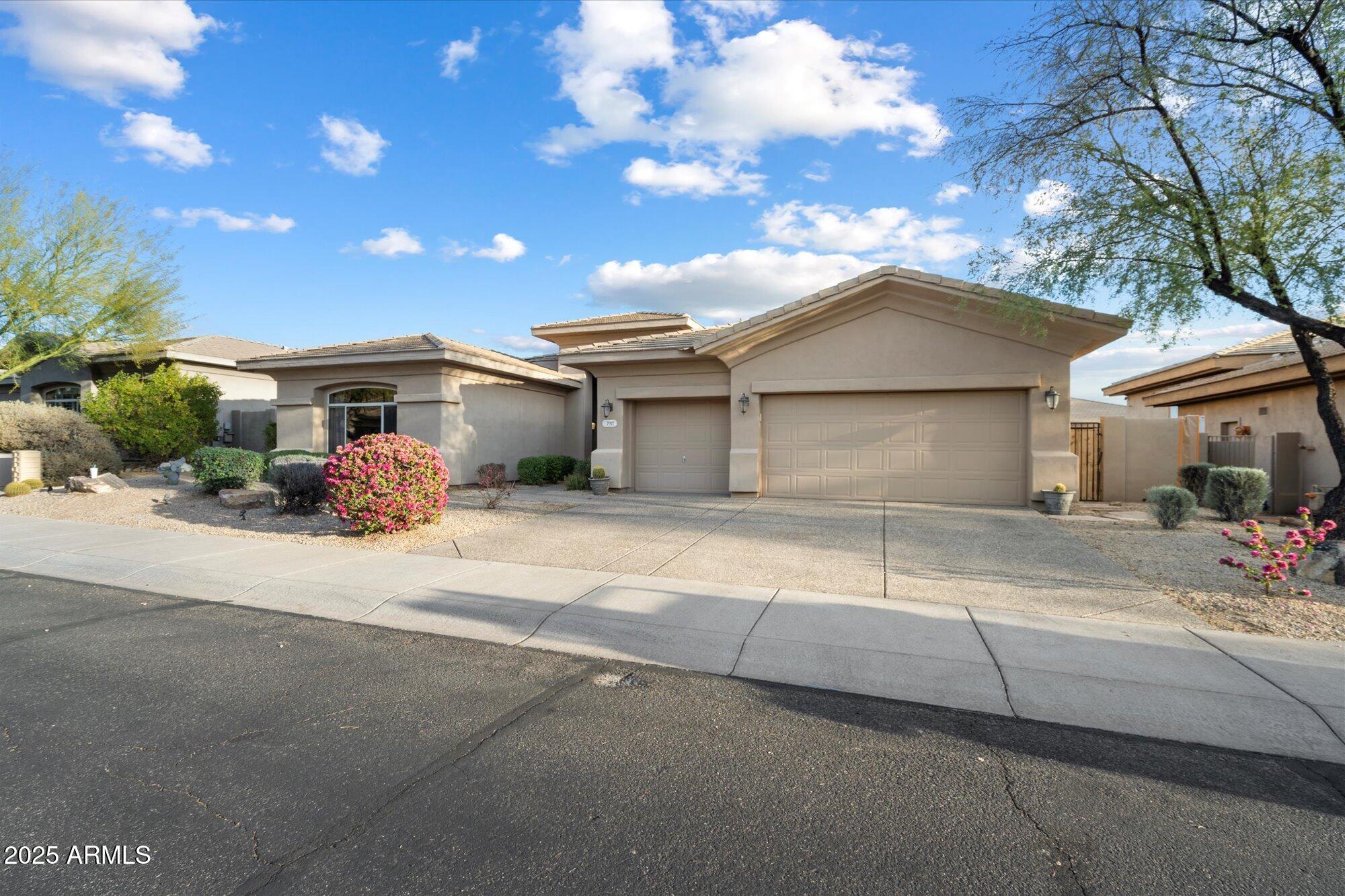7917 East Thunderhawk Road Scottsdale, AZ 85255 - Photo 2 of 27 02-77624535
