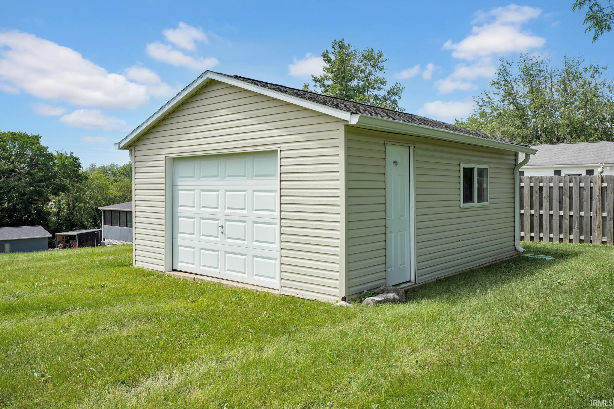 1007 23rd Street Bedford, IN 47421 - Photo 2 of 26