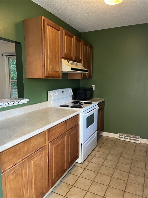 6 The Hamlet, Unit H Enfield, CT 06082 - Photo 3 of 13