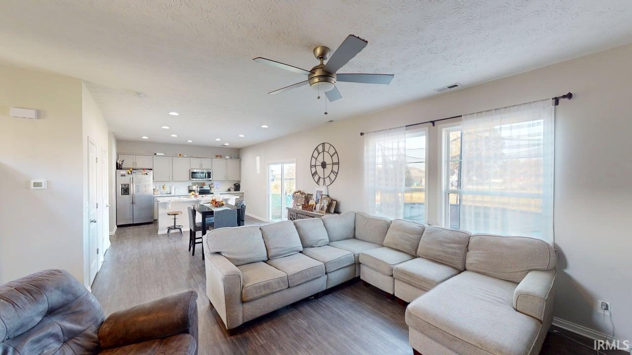 302 Stellar Way Huntingburg, IN 47542 - Photo 3 of 20