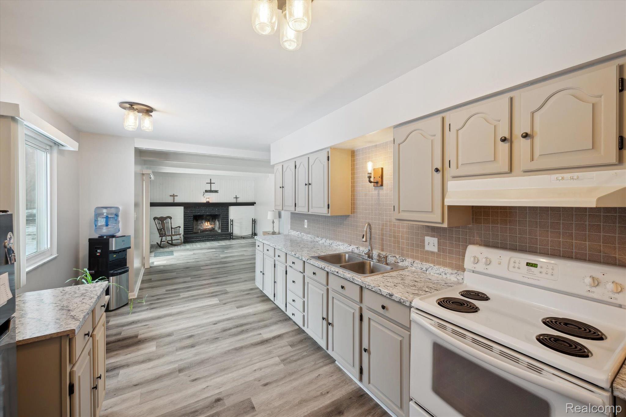 4114 West Carpenter Road Flint, MI 48504 - Photo 13 of 53 Gallery Image 13