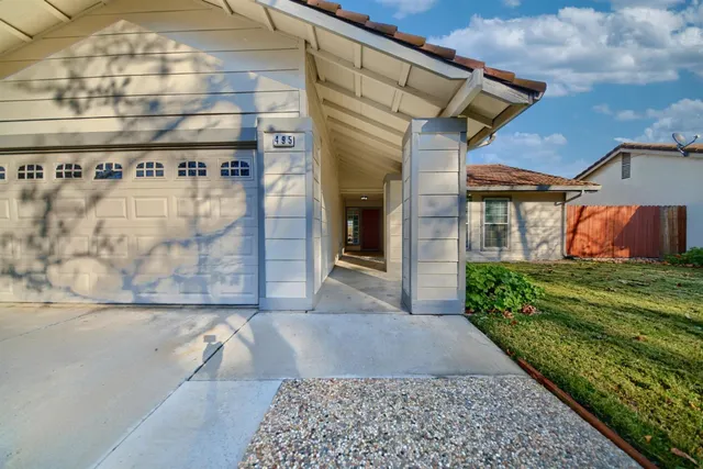 a view of a house with a yard
