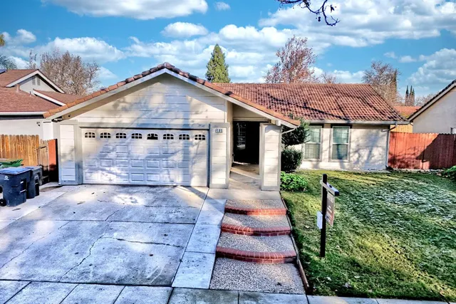 a view of a house with entertaining space