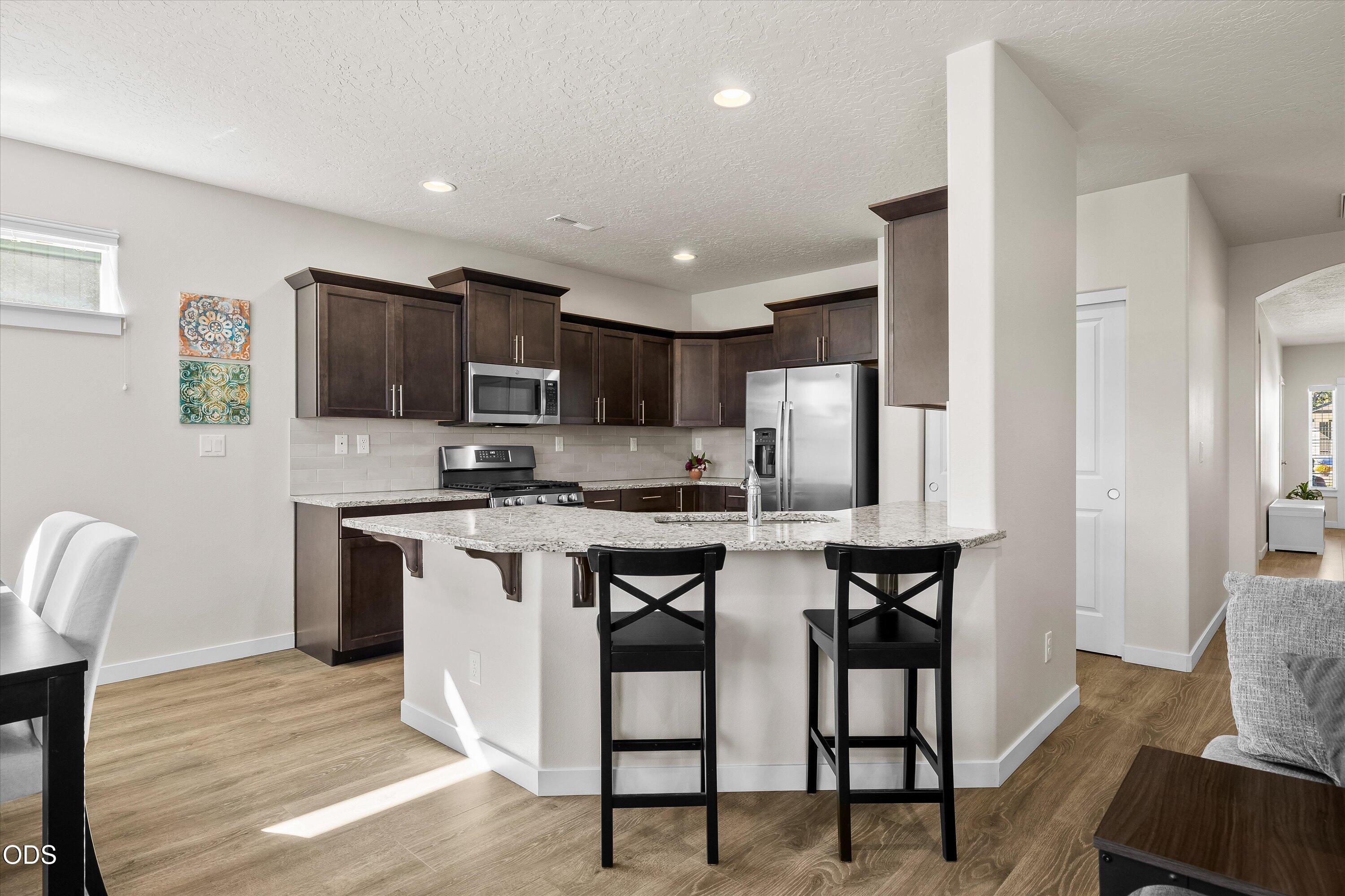 3350 Northwest 9th Lane Redmond, OR 97756 - Photo 11 of 29 Gallery Image 11