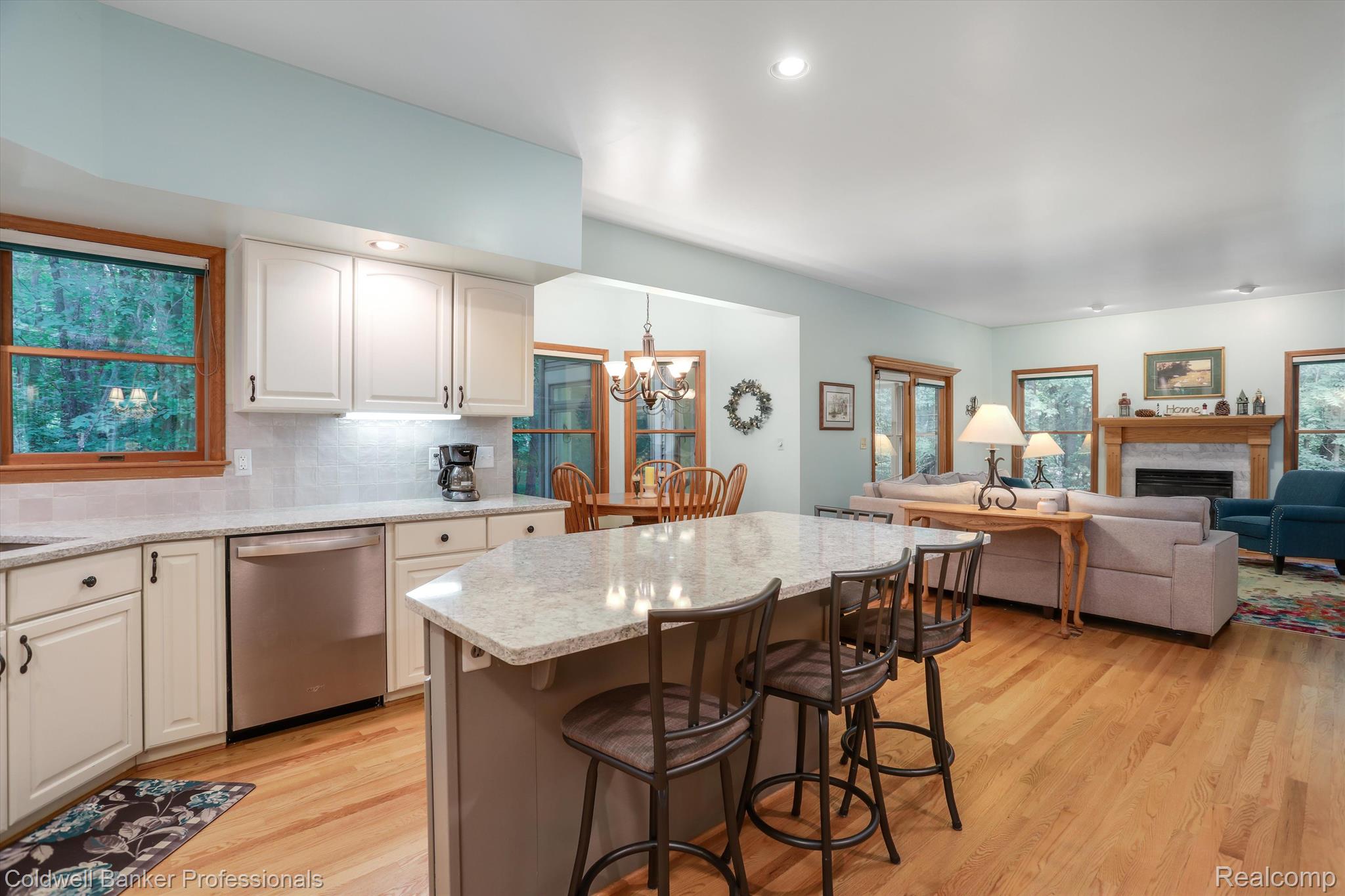 8732 Clement Road Clarkston, MI 48346 - Photo 6 of 40 Plenty of prep space!